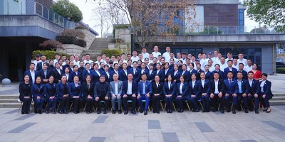 初心不改，穩(wěn)步向前